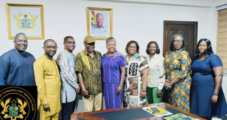 La ministre ghanéenne de la Pêche et de l'Aquaculture, Madame  Arthur, a inauguré un conseil d'administration de 10 membres pour la Commission des pêches, les chargeant d'orienter le secteur