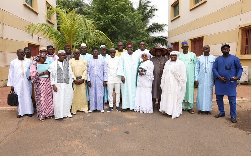 le Ministre Secrétaire d’Etat aux Coopératives et à l’Encadrement Paysan du Sénégal, Dr Alpha BA, chef de la délégation a rencontré le Ministre de l’Elevage et de la Pêche Monsieur Youba BA.