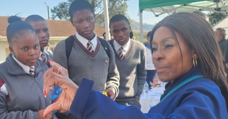 Le vice-ministre Narend Singh du Ministère des Forêts, de la Pêche et de l'Environnement ((DFFE) a effectué récemment une visite de supervision du projet d'aquaculture de Sweetwaters