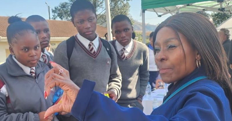 Le vice-ministre Narend Singh du Ministère des Forêts, de la Pêche et de l'Environnement ((DFFE) a effectué récemment une visite de supervision du projet d'aquaculture de Sweetwaters