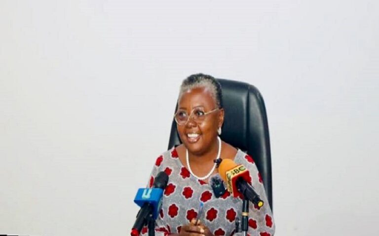 La ministre de la Pêche et de l'Aquaculture, Emelia Arthur, a dénoncé les pratiques illégales persistantes dans le secteur de la pêche, notamment la pêche légère, une activité néfaste, lors d’une conférence de presse qui s’est tenue récemment, selon une note du ministère.