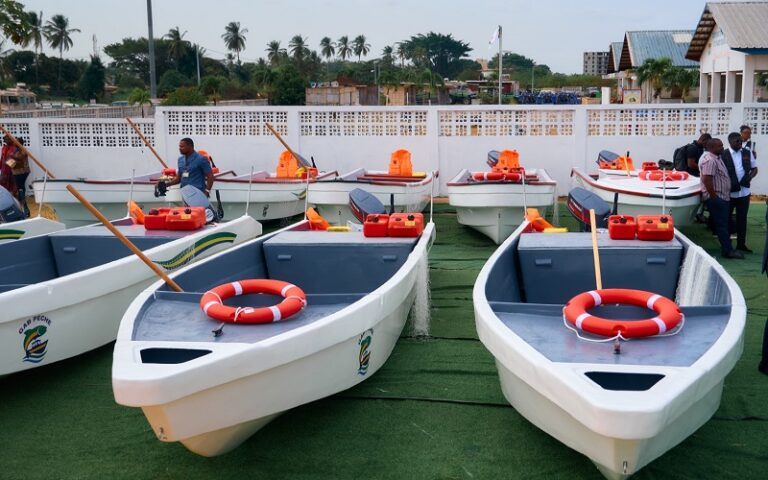 La Ministre de la Mer, de la Pêche et de l’Économie Bleue, Laurence Ndong, a présidé la cérémonie de lancement d’un projet pour renforcer l'autonomie des pêcheurs gabonais, selon du Département ministériel qu’elle dirige.