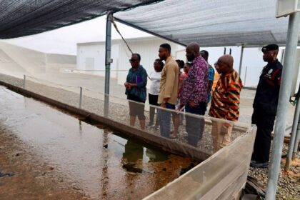 La Ministre ghanéenne de la Pêche et de l'Aquaculture Emelia Arthur a procédé à la visite d’infrastructures aquacoles, où elle s’est imprégnée des réalités et des conditions de travail des agents.