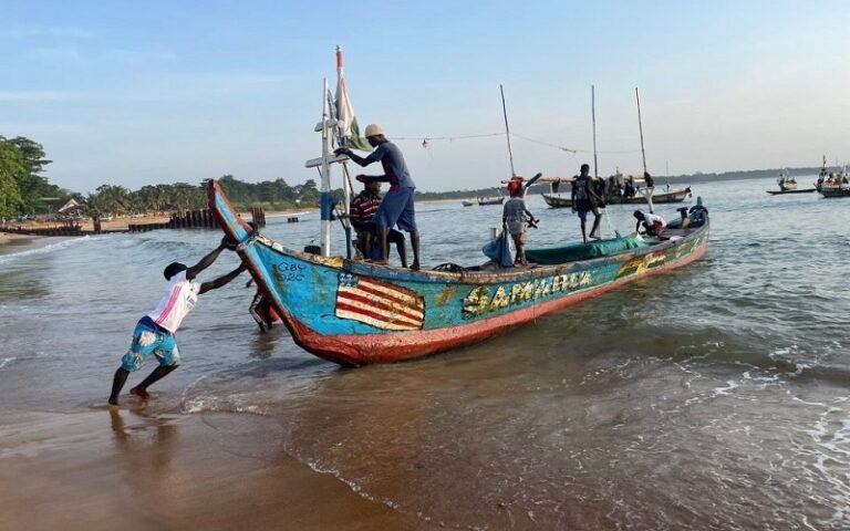 Au Ghana, des projets visant à restaurer la pêche et à promouvoir une conservation marine inclusive du genre ont été lancés par une Organisation non gouvernementale.