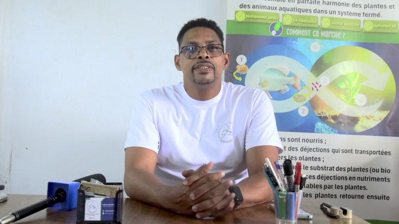 Ludovic Leclerc Gnagui 53 ans, franco-ivoirien, est le Patron d’Aquaponics, une entreprise spécialisée en Aquaponie. Il entend contribuer au développement de cette agriculture durable