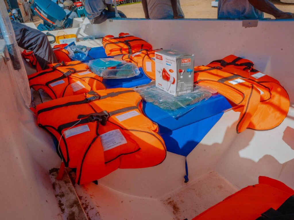 Sénégal/Remise d’un lot d&rsquo;équipements maritimes de 600 millions de FCFA par la Ministre des pêches