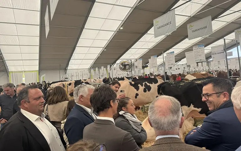 France / les élus de l’Allier à la rencontre des éleveurs au 35ᵉ Sommet de l’Élevage